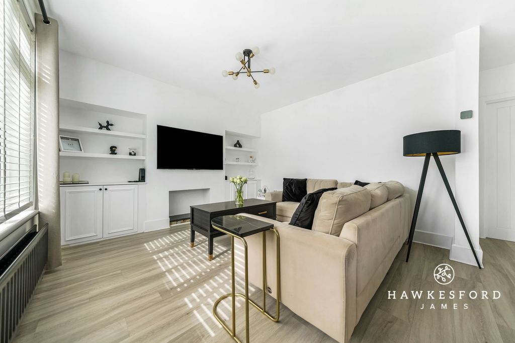 Property photo 2 of 14 Meads Avenue, Sittingbourne - Lounge/Diner