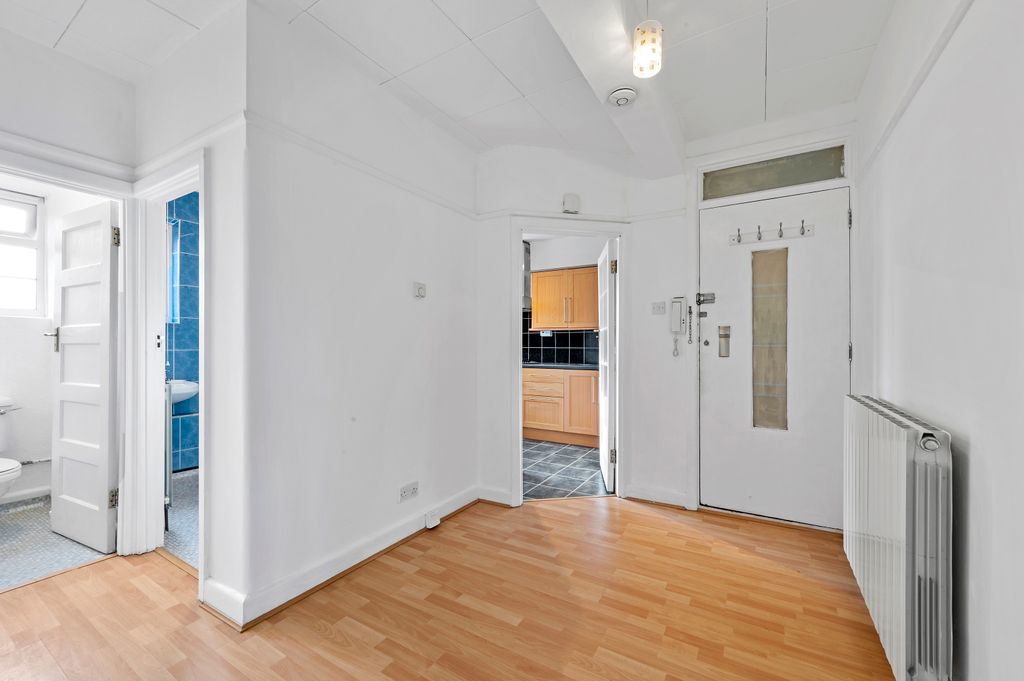 Property photo 2 of 8 Hall