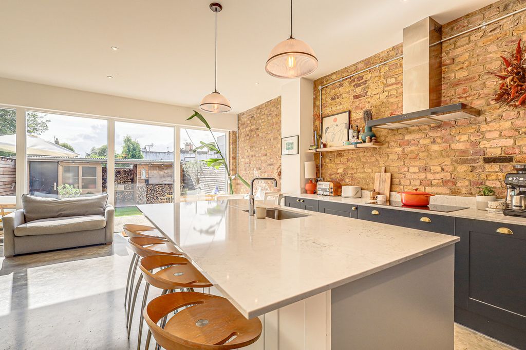 Property photo 3 of 29