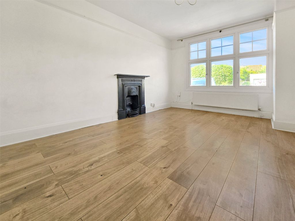 Property photo 3 of 19 Living Room