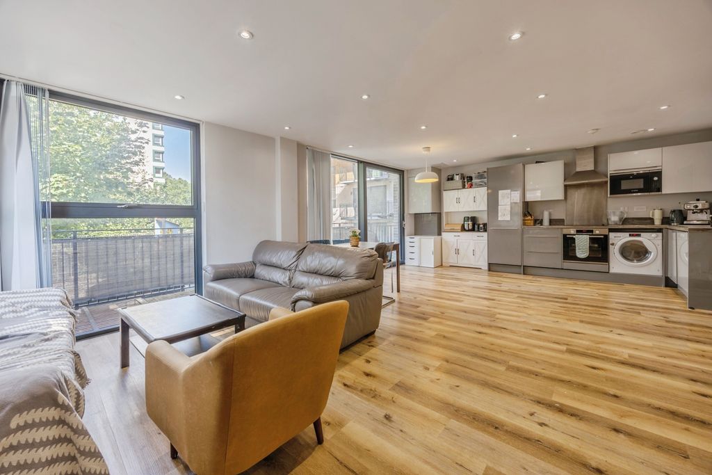 Property photo 1 of 15 Facr04Gf26-06-26Sraw-22
