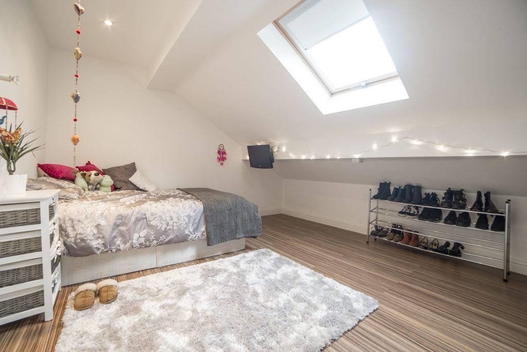 Property photo 1 of 4 Bright Attic Double Bedroom With A Comfortable Bed...