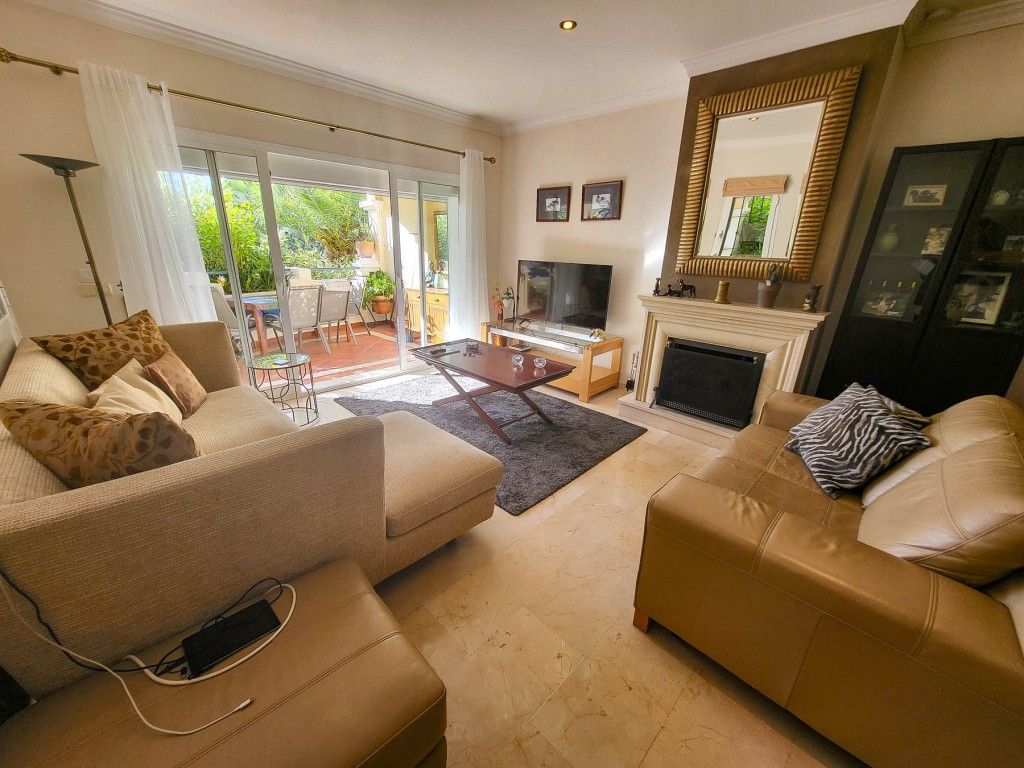 Property photo 3 of 20 Living And Dining (2)