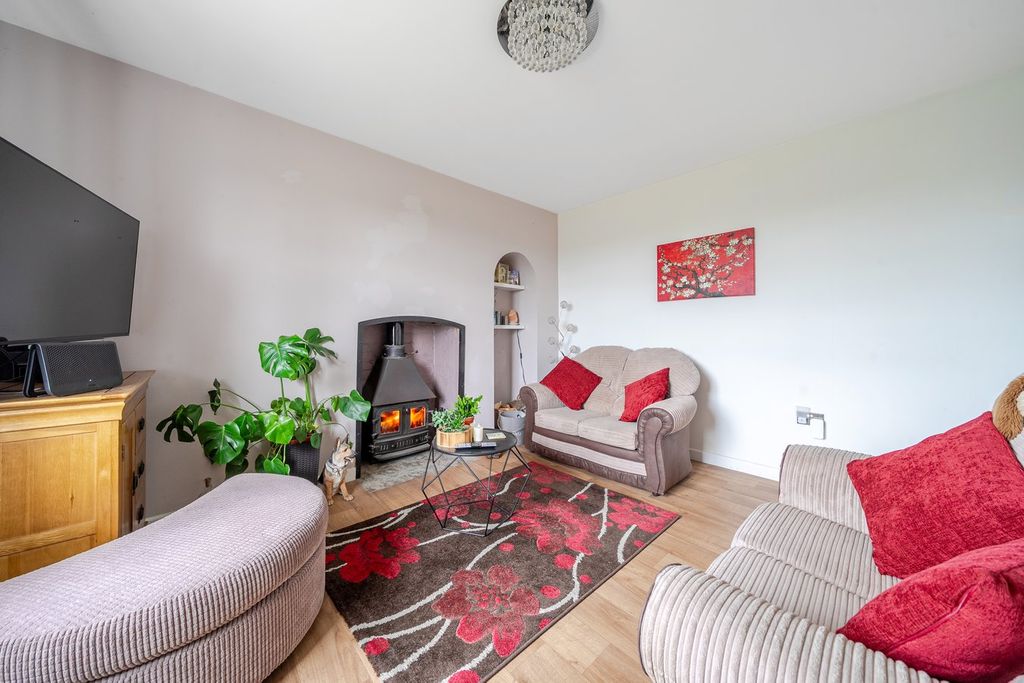Property photo 2 of 23