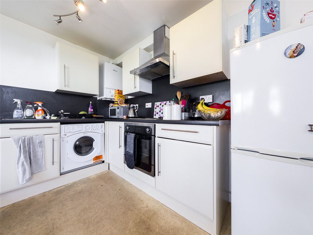 Property photo 3 of 7 Kitchen