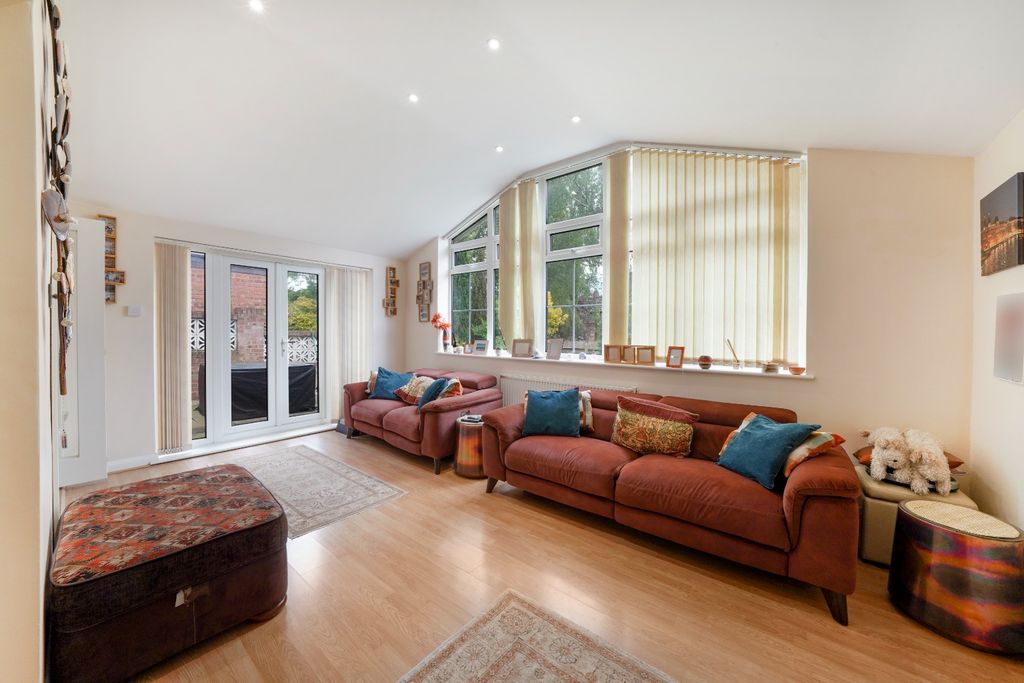 Property photo 2 of 14 4901581