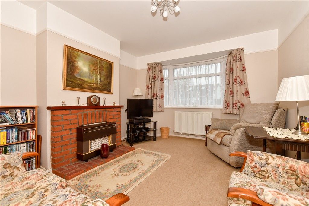 Property photo 1 of 9 Lounge