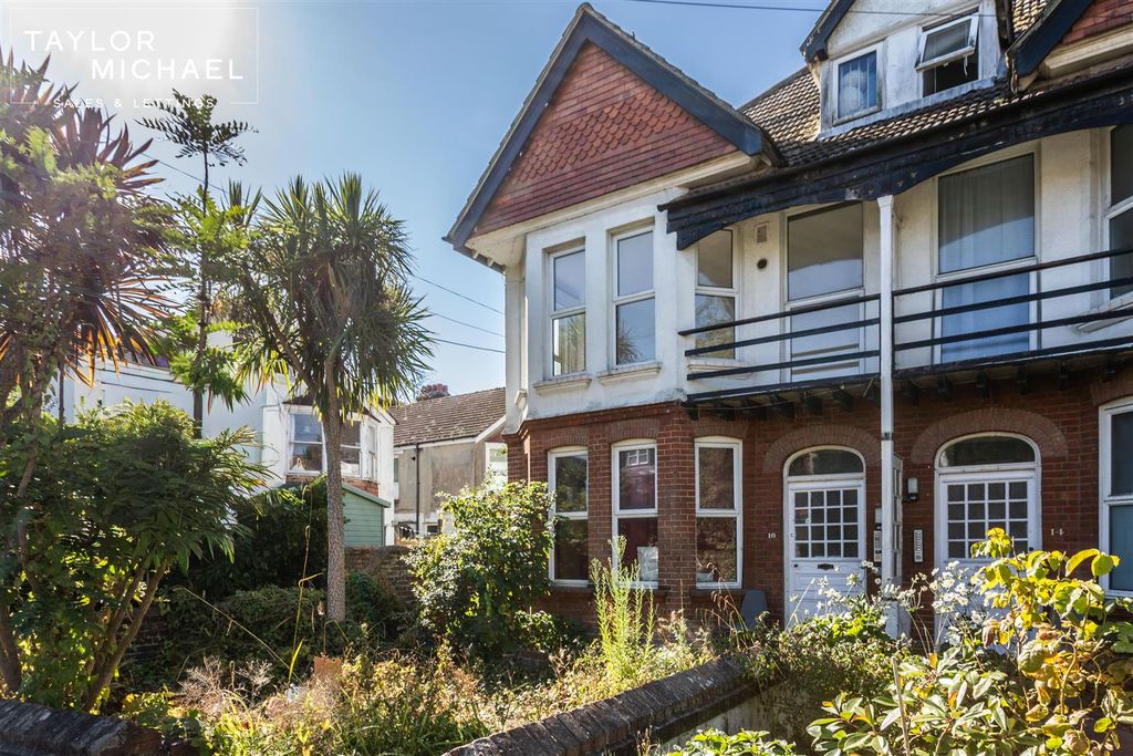 Property photo 1 of 15 External