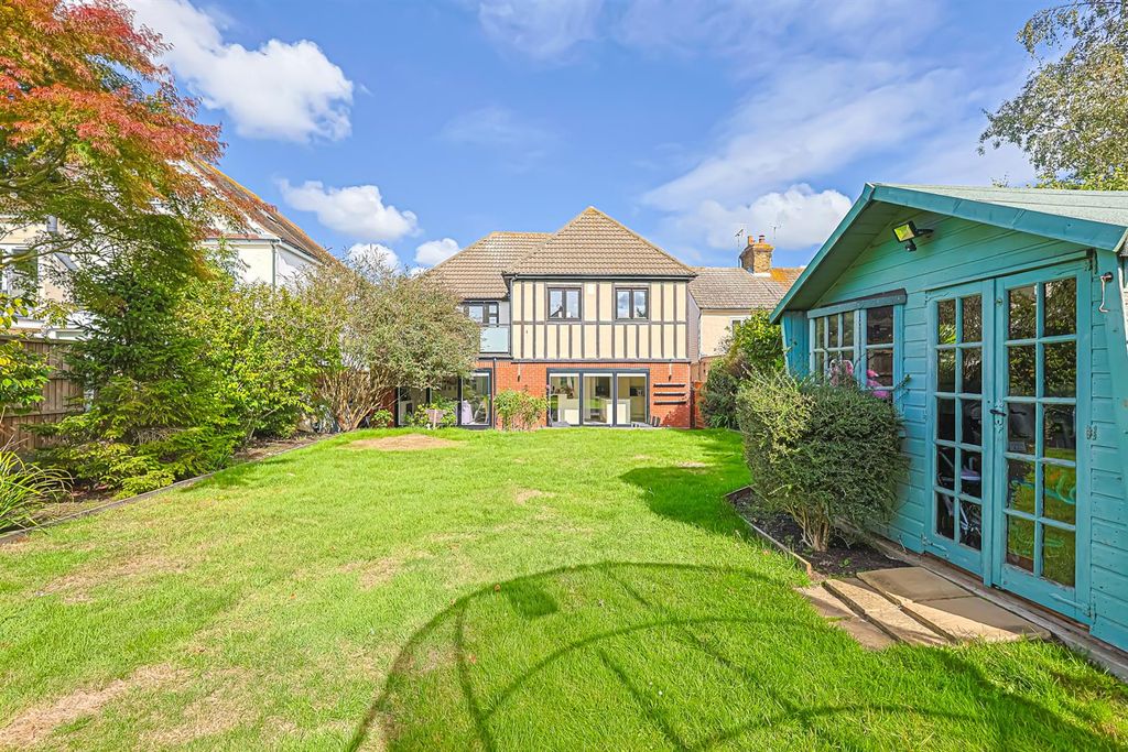 Property photo 2 of 36