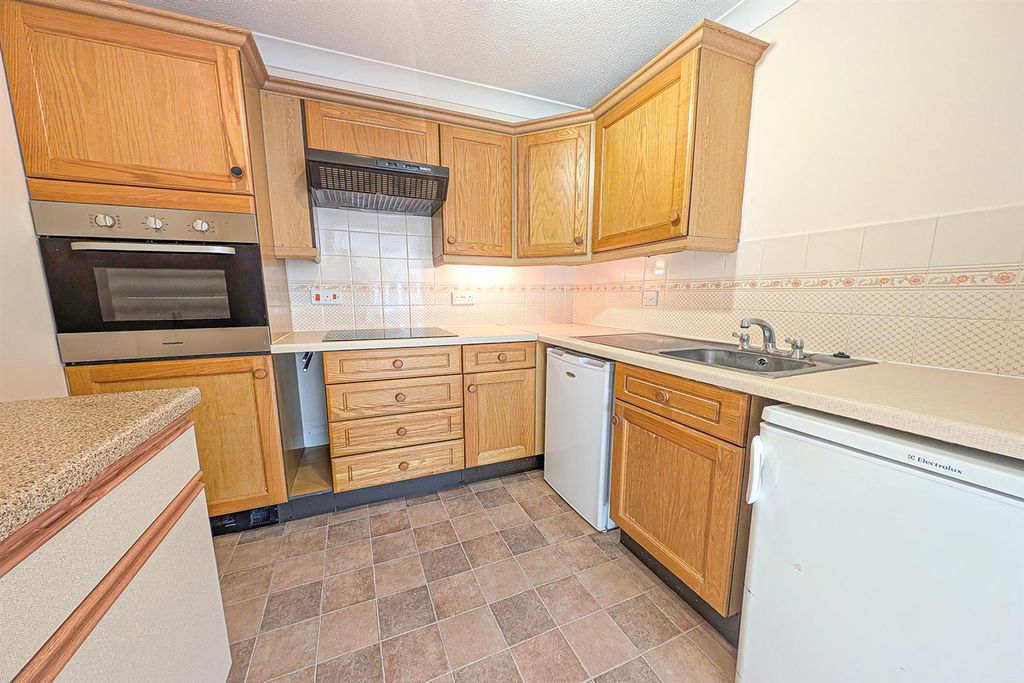 Property photo 3 of 11 Kitchen.Jpg