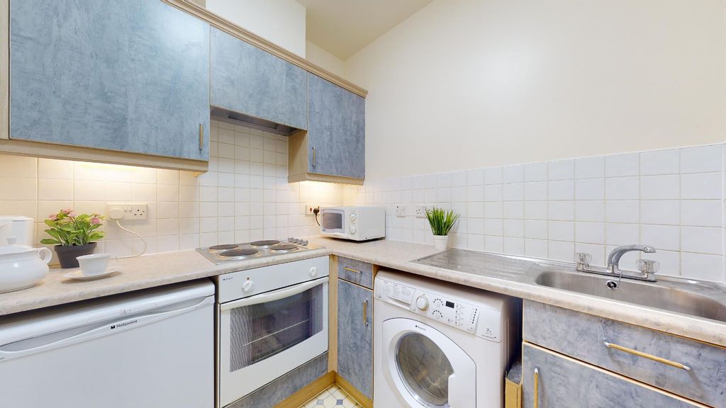 Property photo 3 of 9 Kitchen 