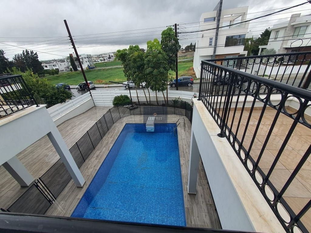 Property photo 2 of 43