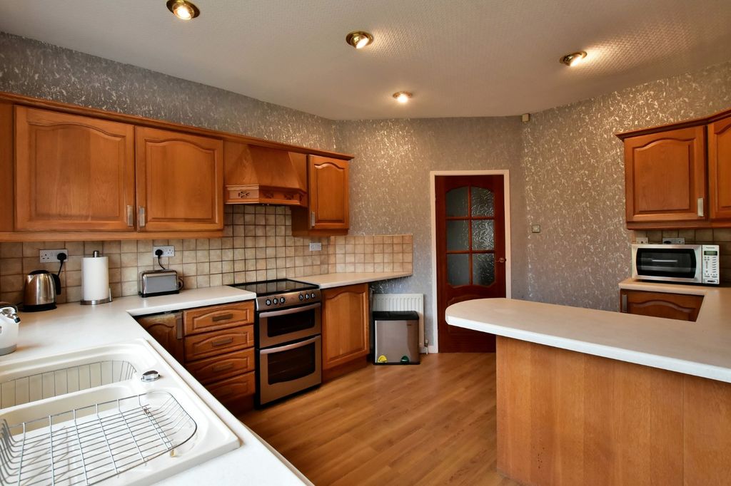 Property photo 2 of 17 Kitchen