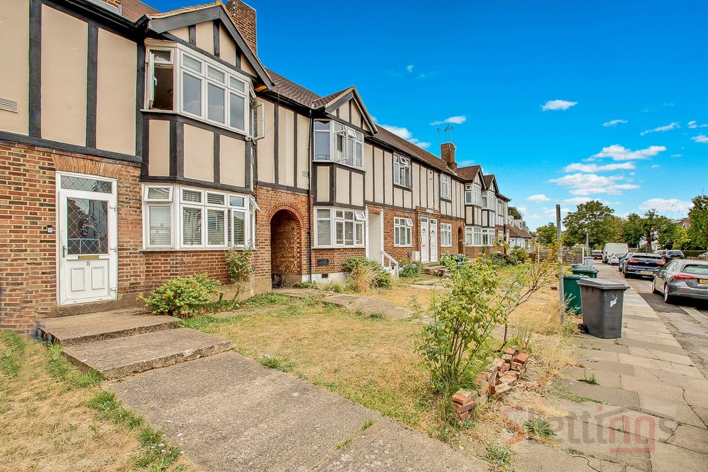 Property photo 1 of 10 2 Bed Maisonette For Sale Hall Lane, Hendon Nw4