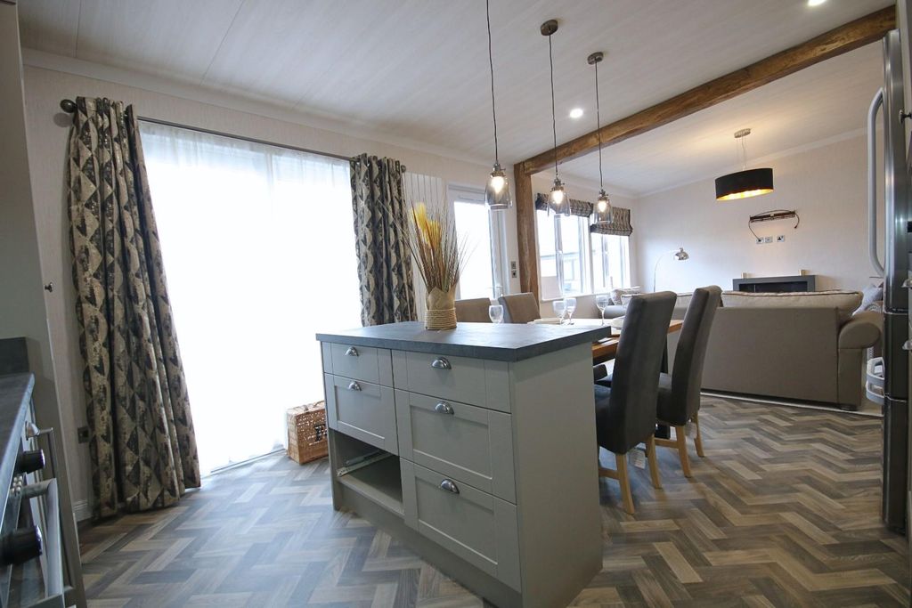 Property photo 3 of 16 liv2 (21).Jpg