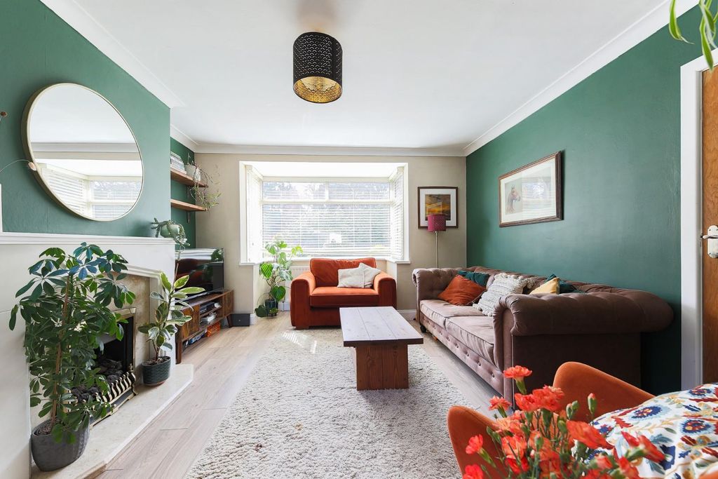 Property photo 3 of 18 Living Room