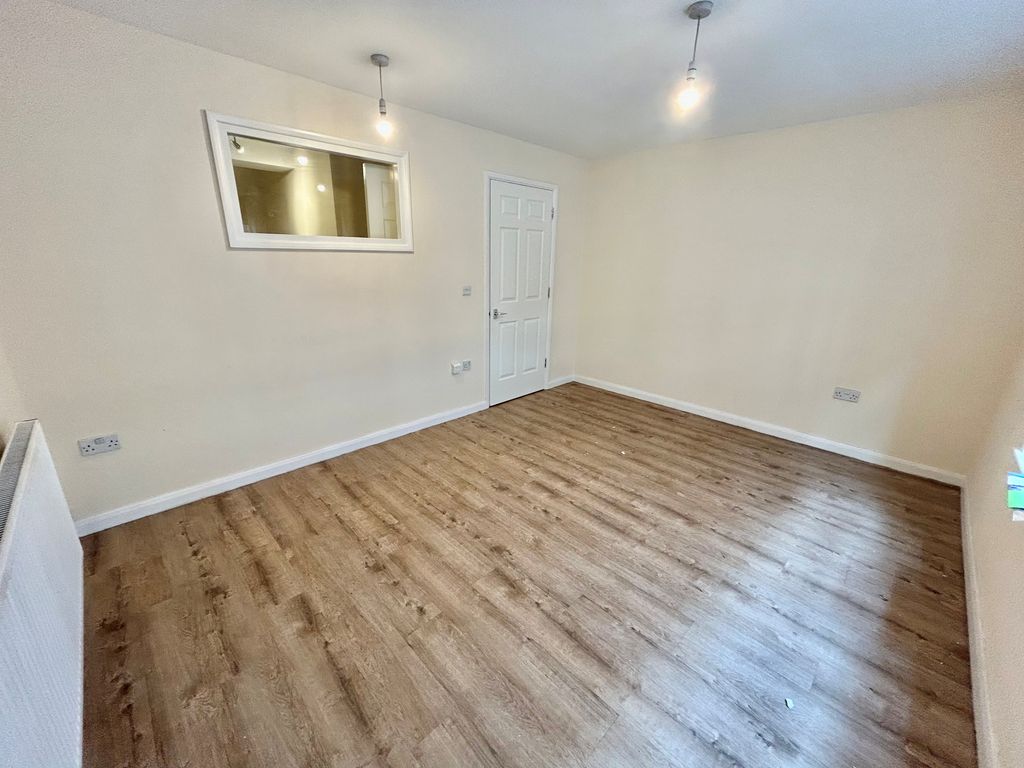 Property photo 3 of 10 Image