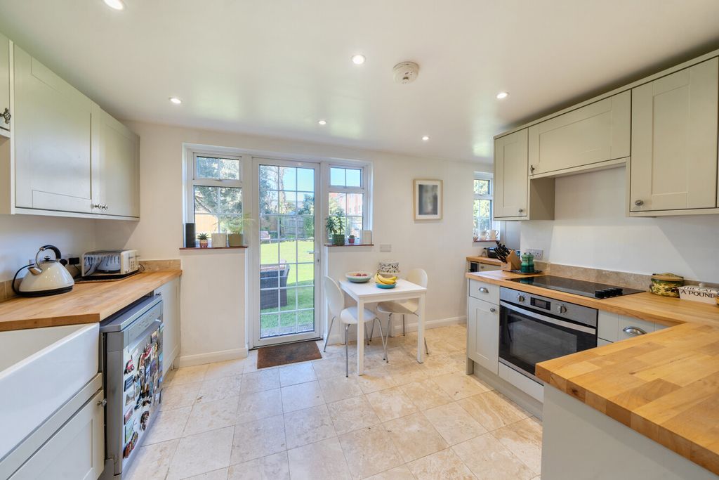 Property photo 3 of 18 Kitchen