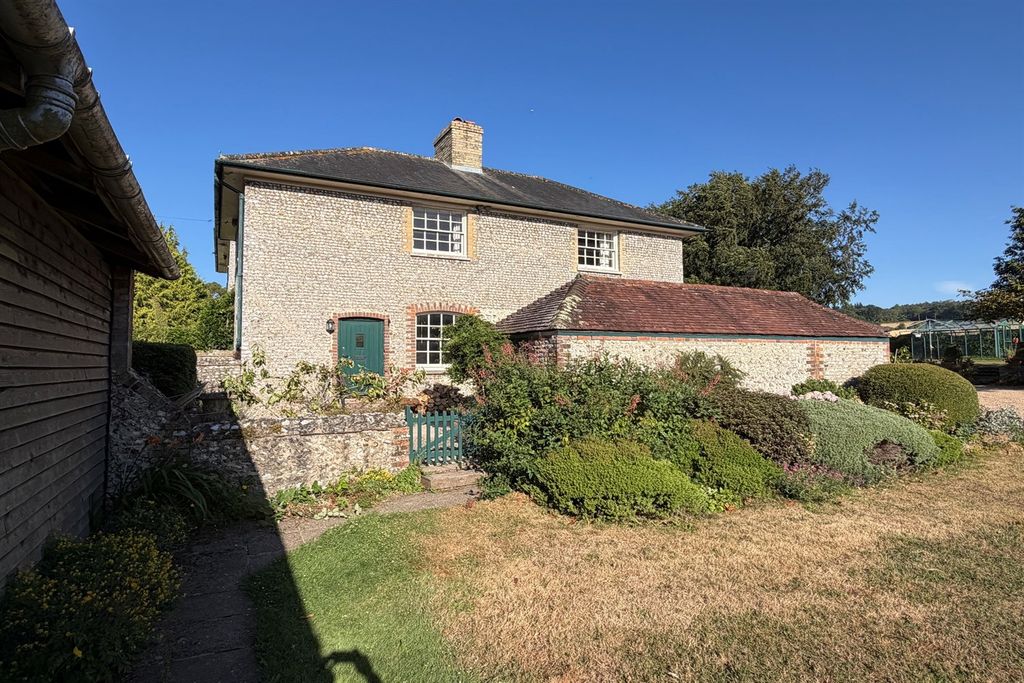 Property photo 1 of 12 (Main)