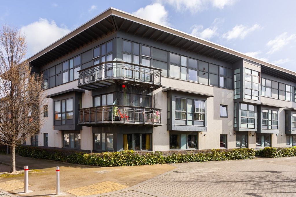 Property photo 1 of 23