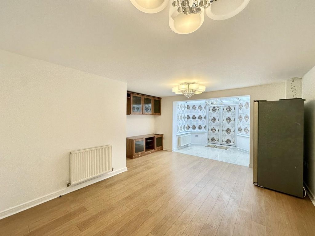 Property photo 2 of 17 A3457050-3F91-4510-96cd-820783c65311.Jpg