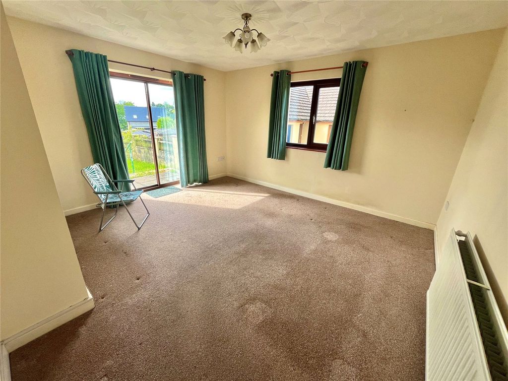 Property photo 3 of 12 Picture No. 02