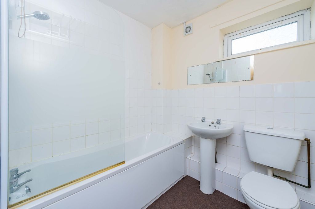 Property photo 3 of 24