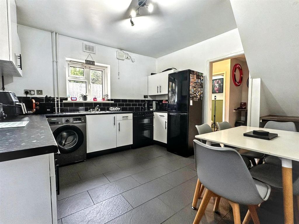 Property photo 3 of 20 Breakfast Kitchen