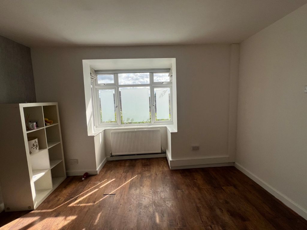 Property photo 3 of 8 Picture No. 02