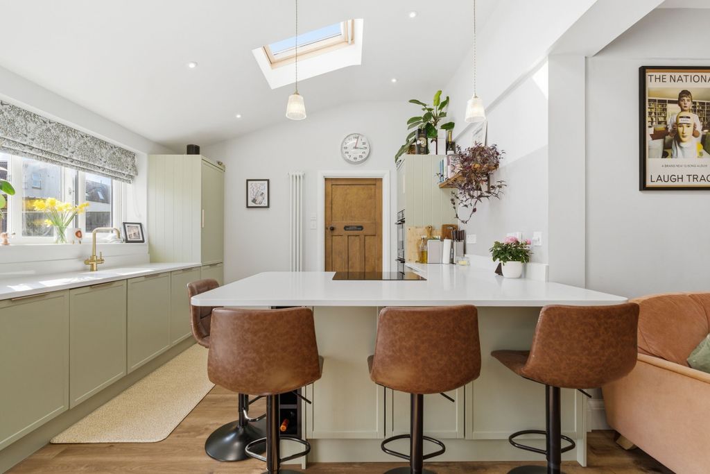 Property photo 3 of 49