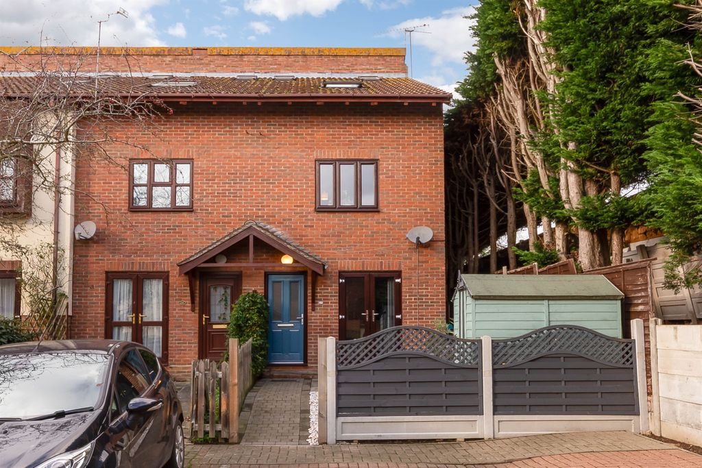 Property photo 1 of 17 Outside