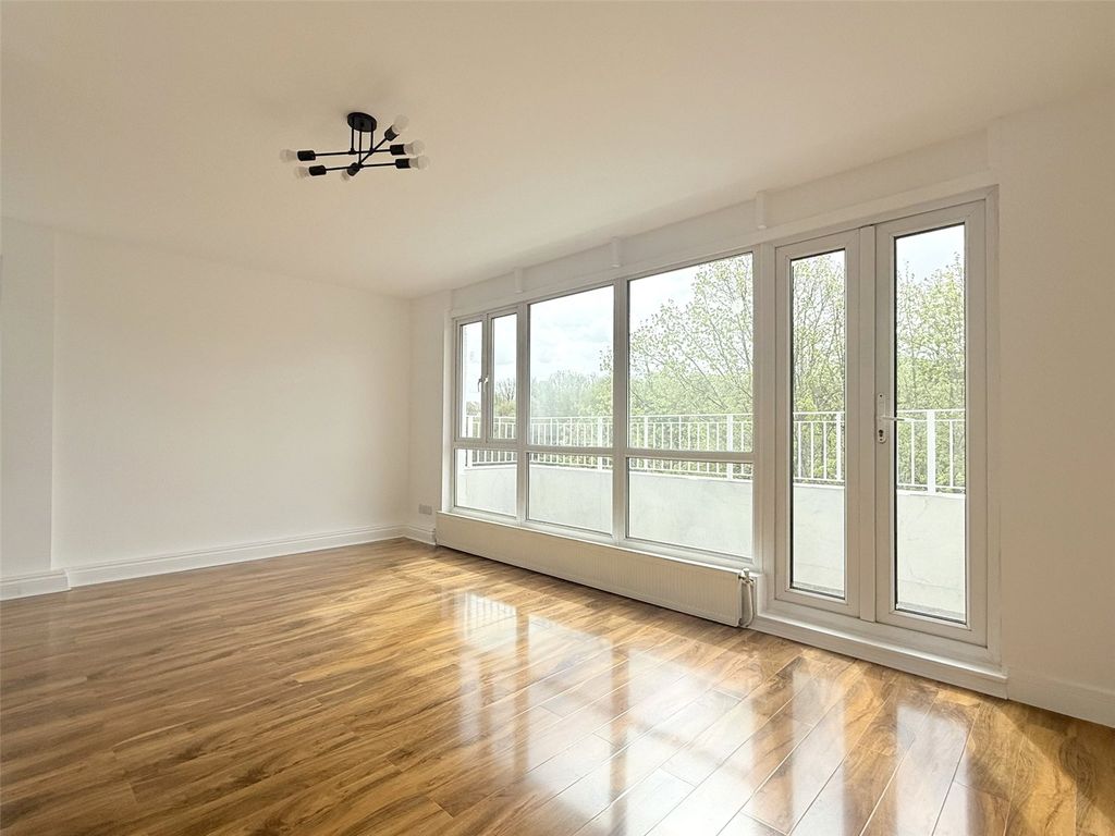 Property photo 2 of 14 Picture No. 03