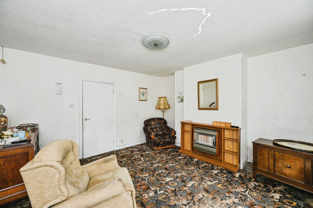 Property photo 3 of 15