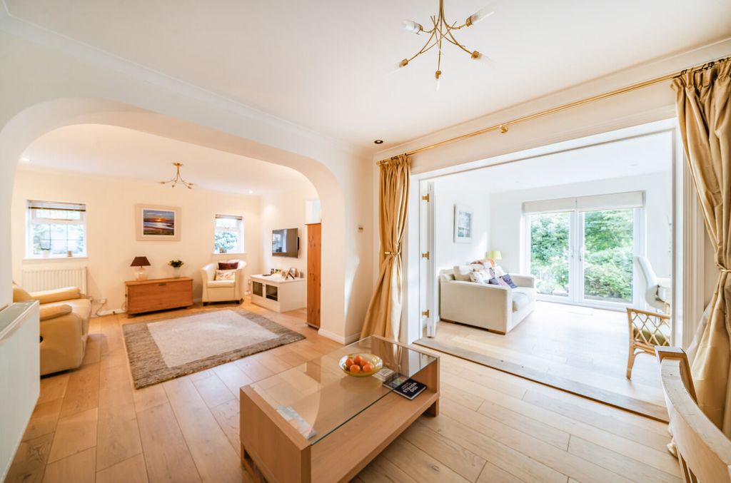 Property photo 3 of 19 1349727-4-68c05Fc...