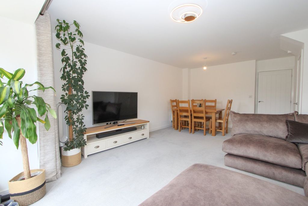 Property photo 3 of 23