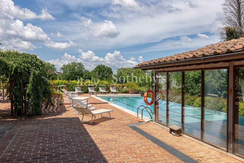 Property photo 2 of 25