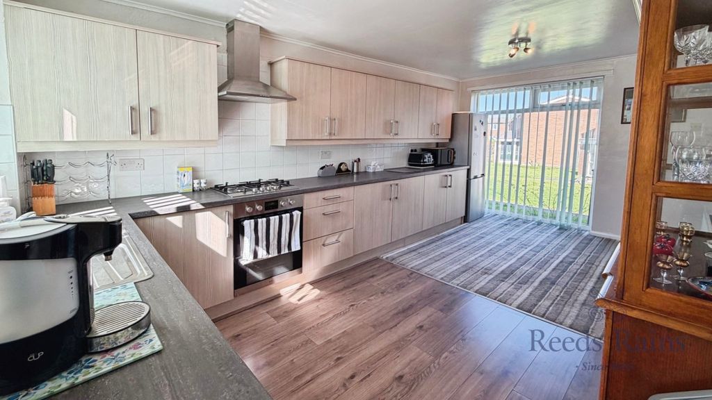 Property photo 3 of 14 Kitchen