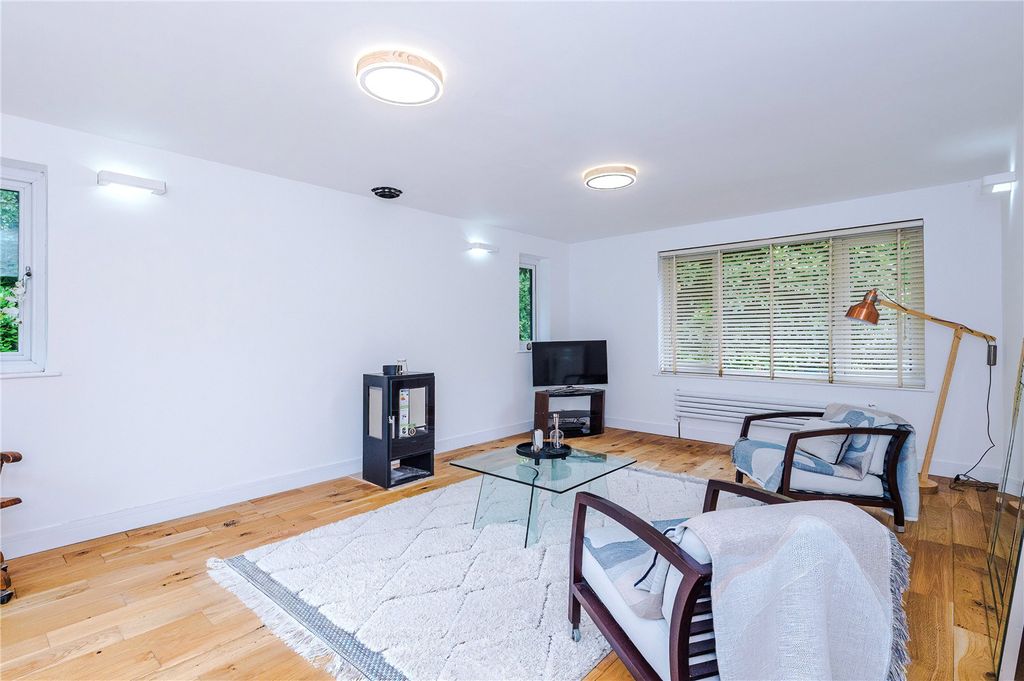 Property photo 3 of 43 Picture No. 44