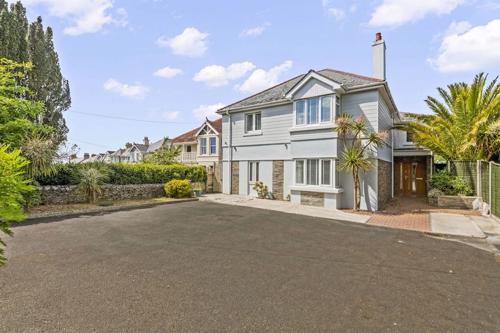 Property photo 1 of 42