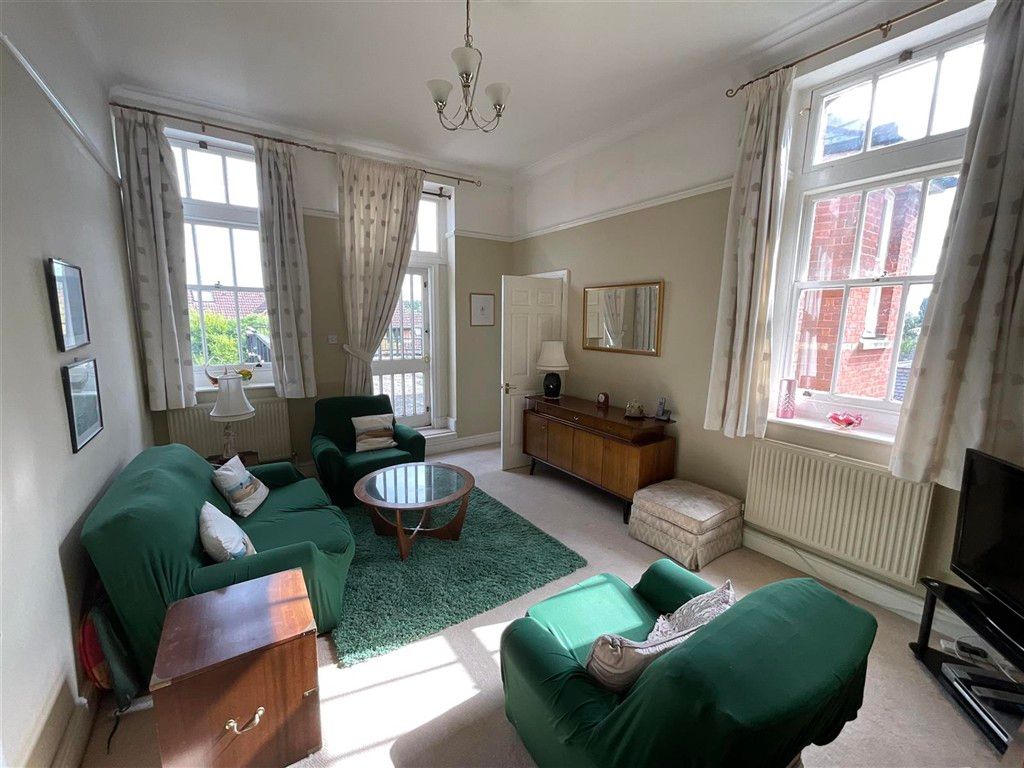 Property photo 1 of 10 Lounge