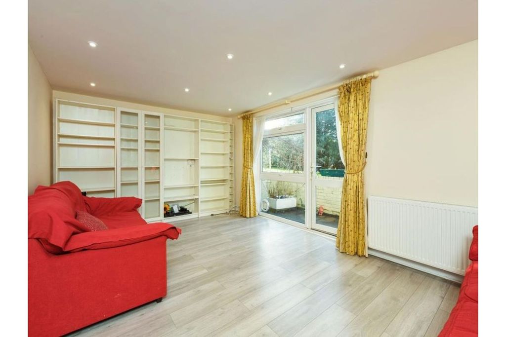 Property photo 3 of 8