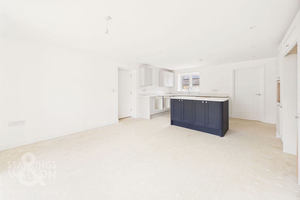 Property photo 2 of 27