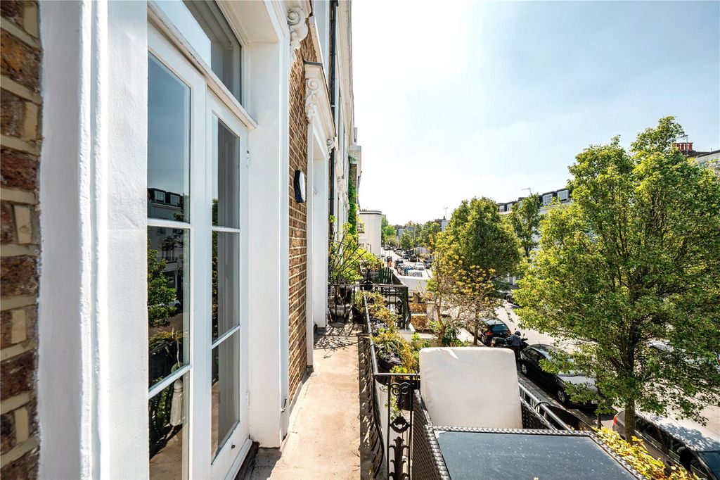 Property photo 3 of 17 Balcony