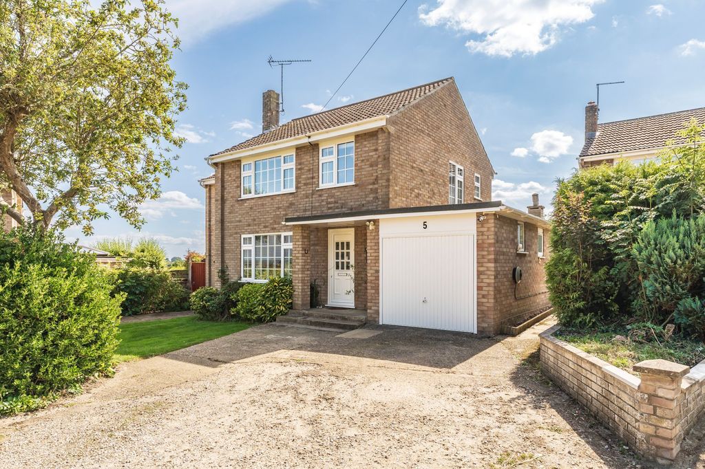 Property photo 1 of 32