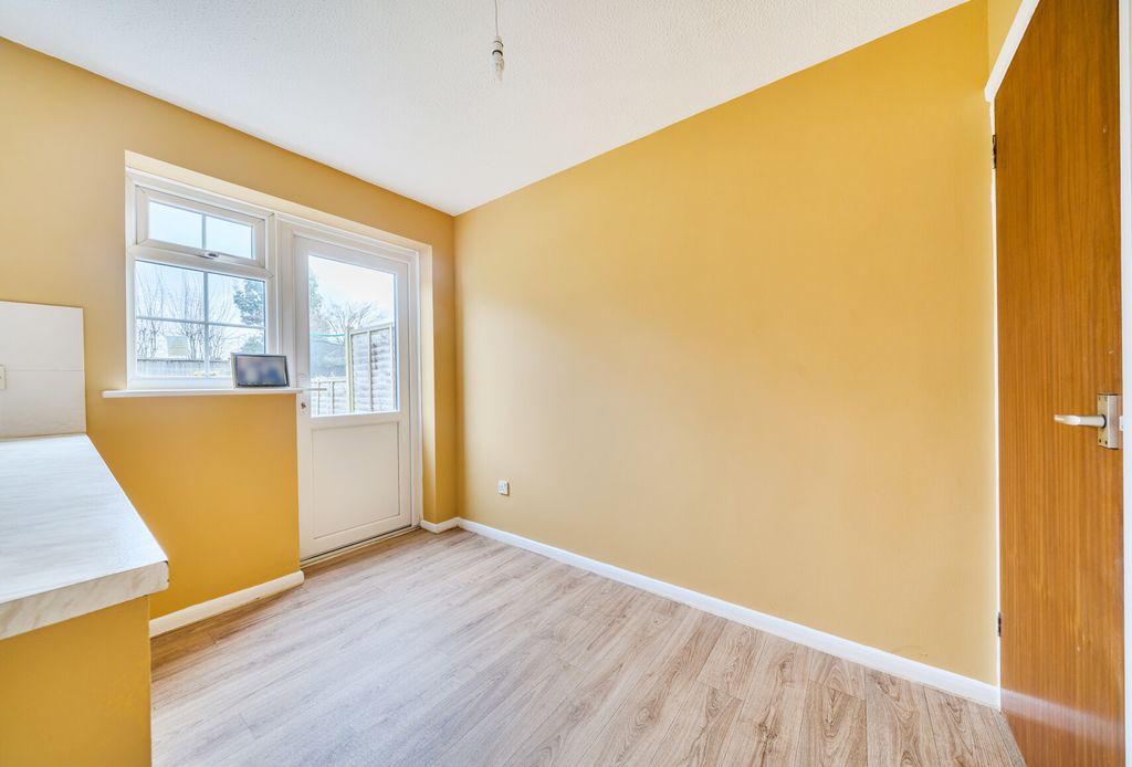 Property photo 3 of 13 1413130-9-6989F0F...