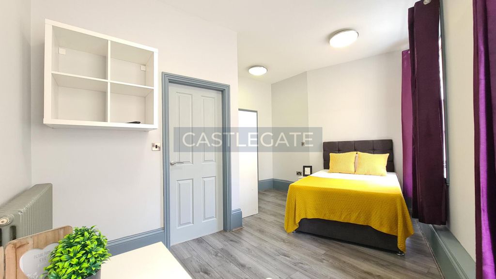 Property photo 3 of 10 Room 2.1.1, Merchants Hall (7)