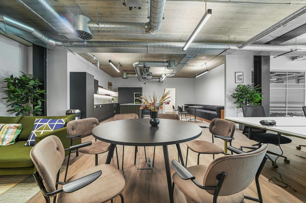 Property photo 3 of 31 Htbc10Whitelionstreet5.Jpg