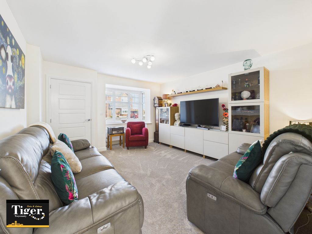 Property photo 2 of 31 Cam03440G0-Pr0425-Still022