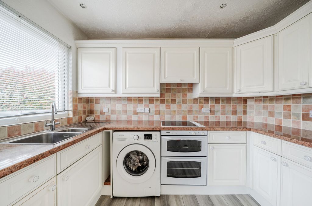 Property photo 3 of 13 1456583-11-69Fb55...