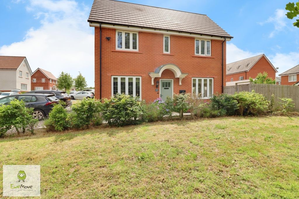 Property photo 1 of 26 Front - Ewemove Cannock